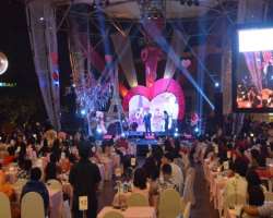 La Piazza is also an interesting section to listen to music and have some Indonesian street food.